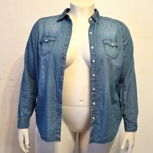 Torrid Plus 1X Long Sleeve Medium Wash Chambray Denim Button-Up Shirt NWT